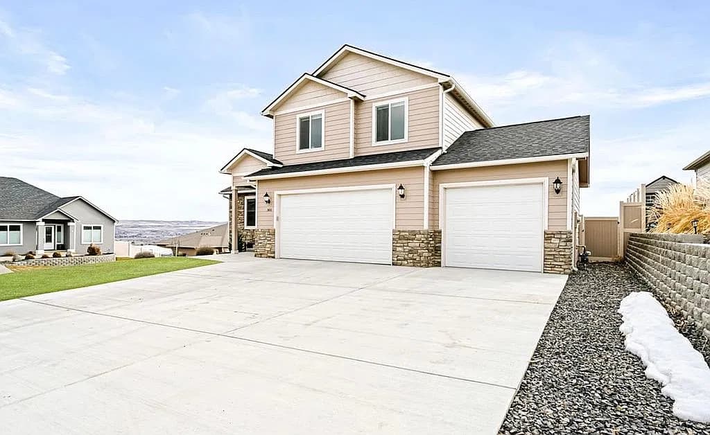 1400 Valhalla Loop — exterior photo