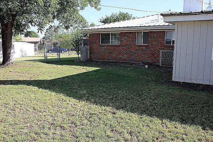 3005 S Louisiana Ave — exterior photo