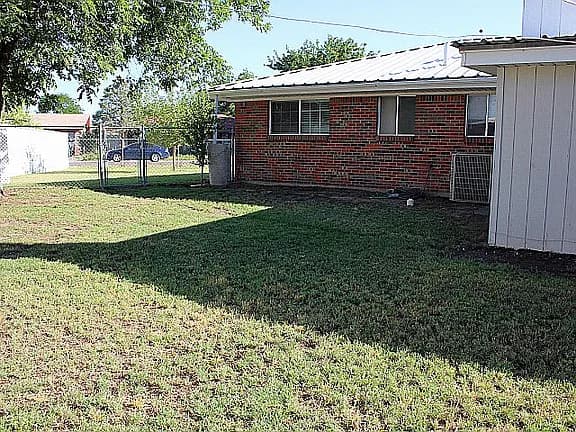 3005 S Louisiana Ave — exterior photo