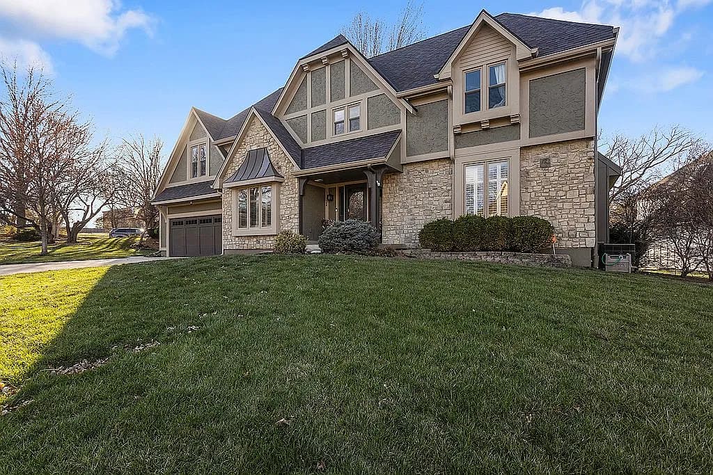 11724 Gillette St — exterior photo