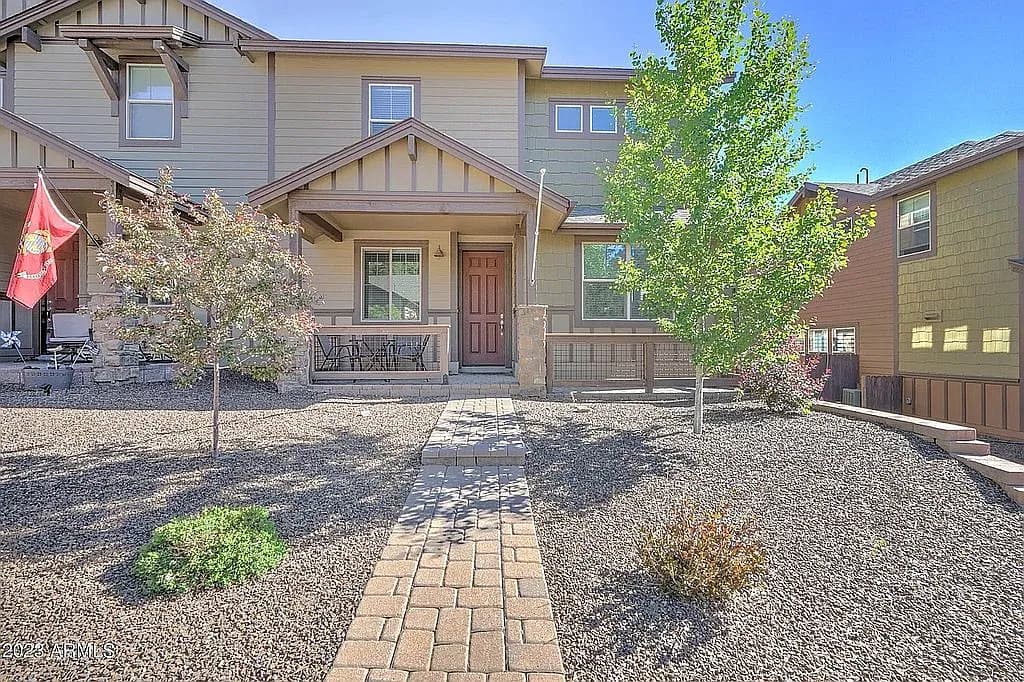 2481 W Clement Cir — exterior photo