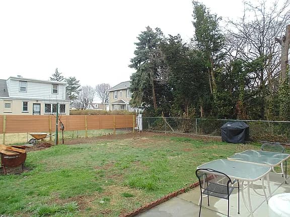 2124 Borbeck Avenue — exterior photo
