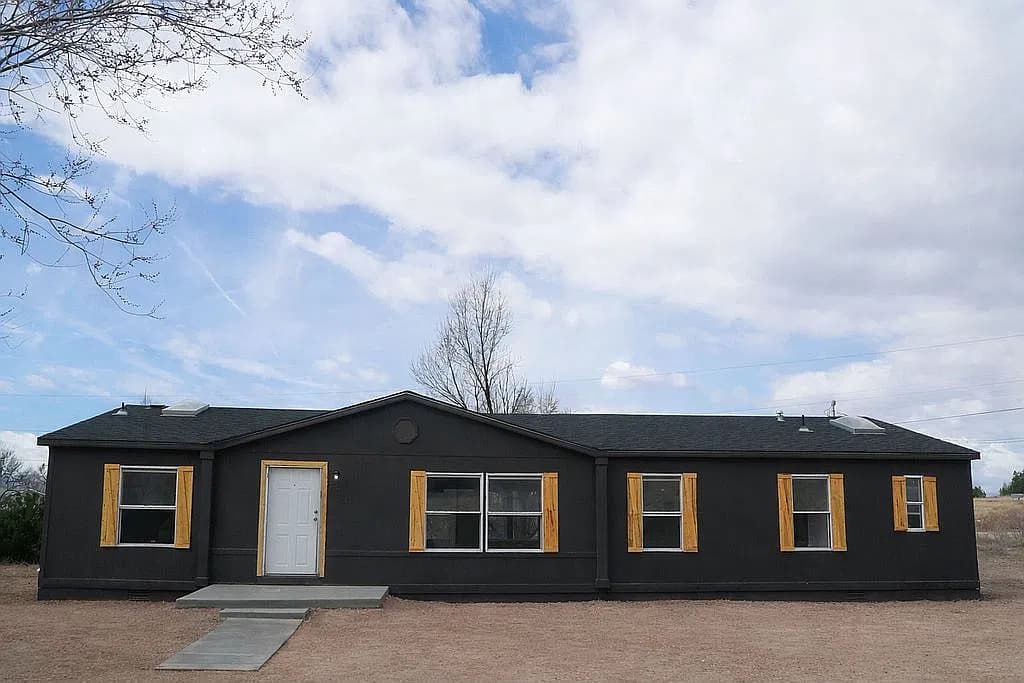 704 Virginia Cir — exterior photo