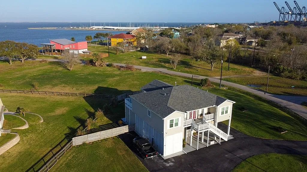 4 Shore Acres Cir — exterior photo