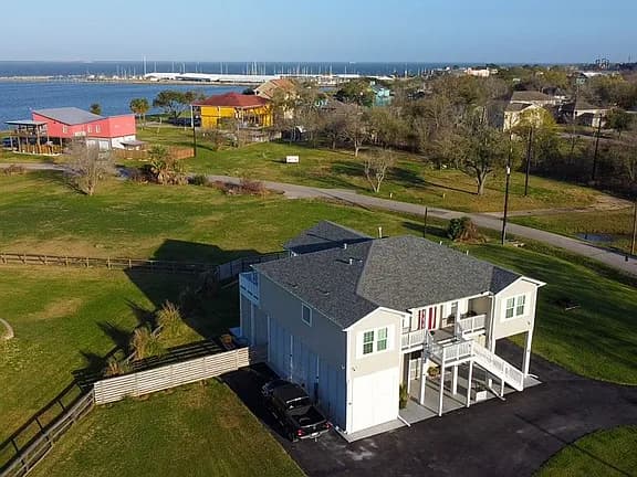 4 Shore Acres Cir — exterior photo