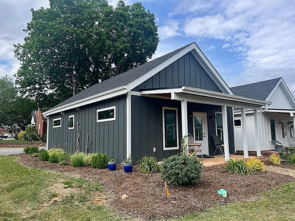 10 Cottage Ct — exterior photo