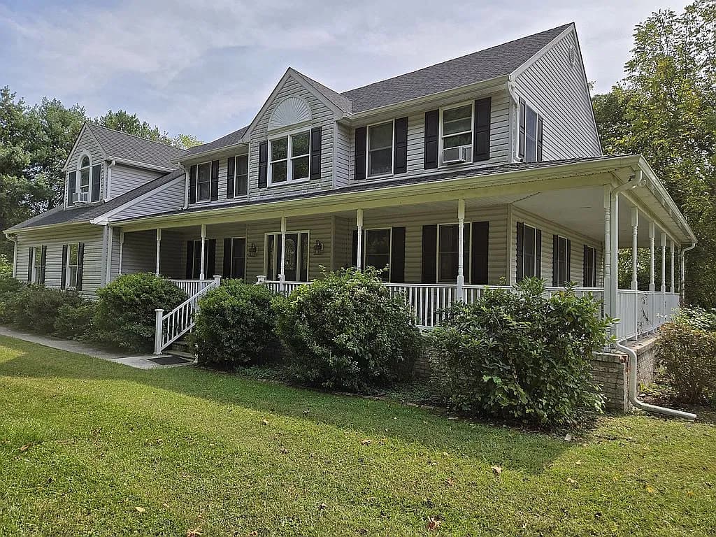 3314 Charles St — exterior photo
