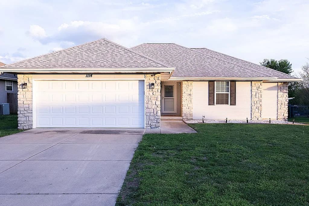 1114 W Cobblefield Way — exterior photo