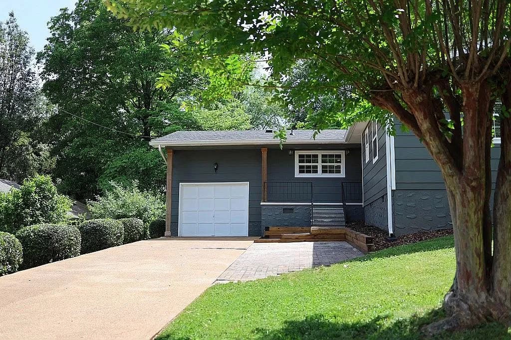 116 Lavonia Ave — exterior photo