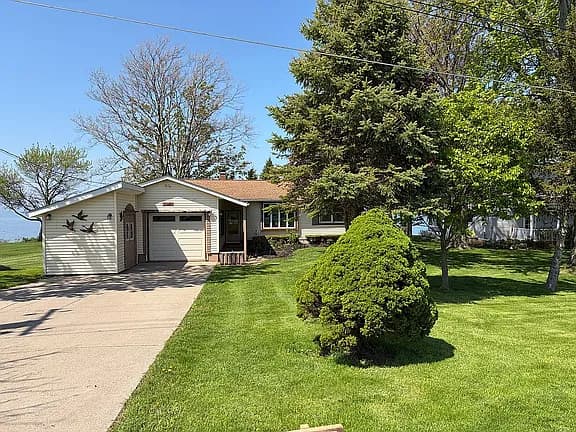 9545 Somerset Dr — exterior photo