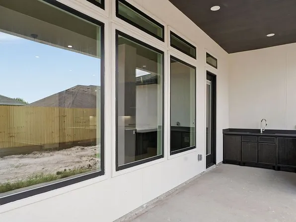6841 La Salle Dr — exterior photo