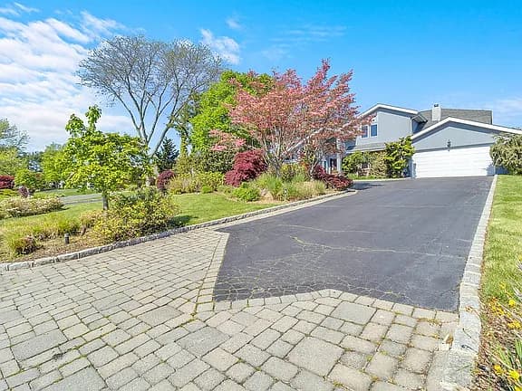 25 Kristi Dr — exterior photo