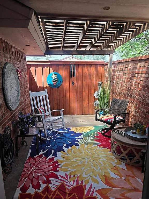 715 S Howell St — exterior photo