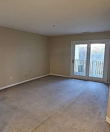 912 Waterford Dr — exterior photo
