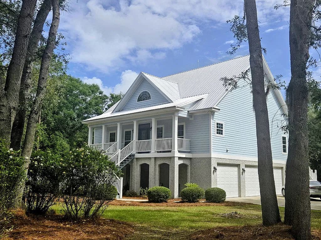 1068 Picnic Ln NE — exterior photo