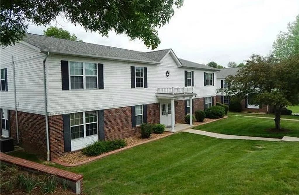 244 Carriage Ct — exterior photo