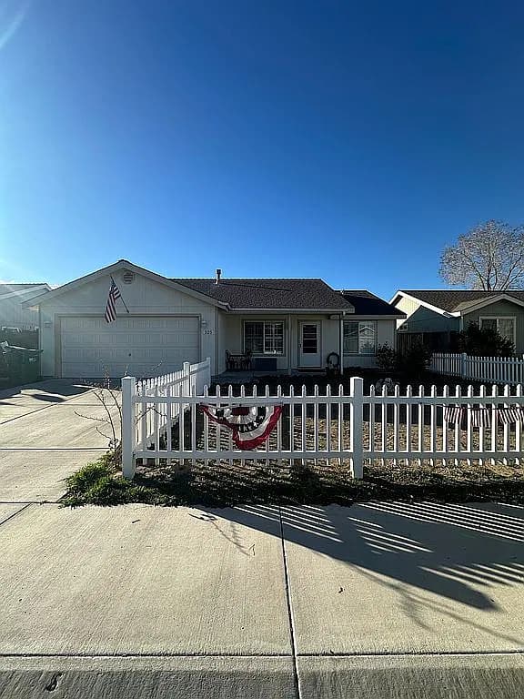 525 Garden Cir — exterior photo
