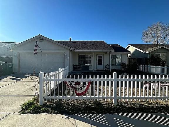525 Garden Cir — exterior photo