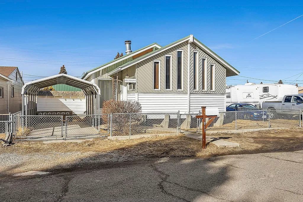1813 Adams Ave — exterior photo
