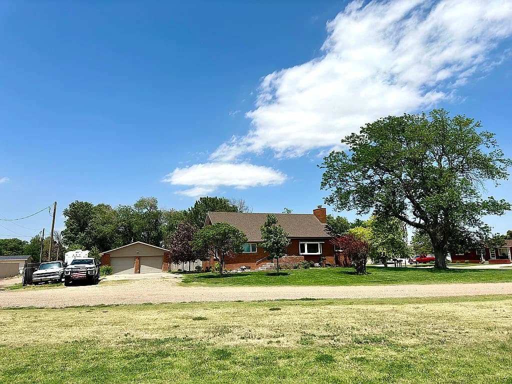 1216 E Oklahoma Ave — exterior photo
