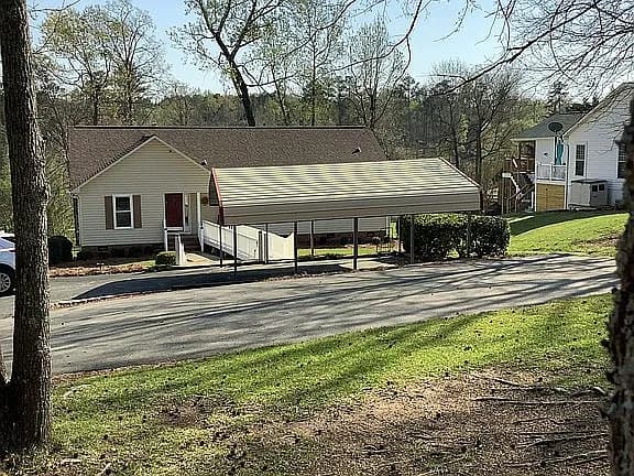 1053 Ridgewood Dr — exterior photo