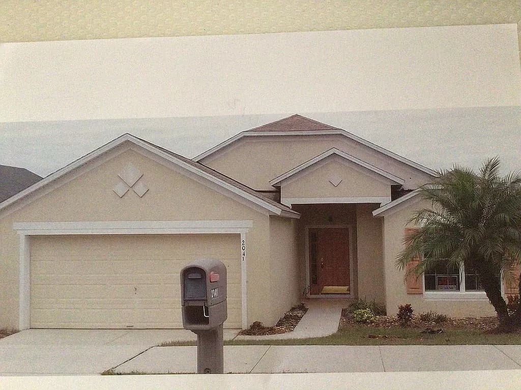 2041 Newtown Rd — exterior photo