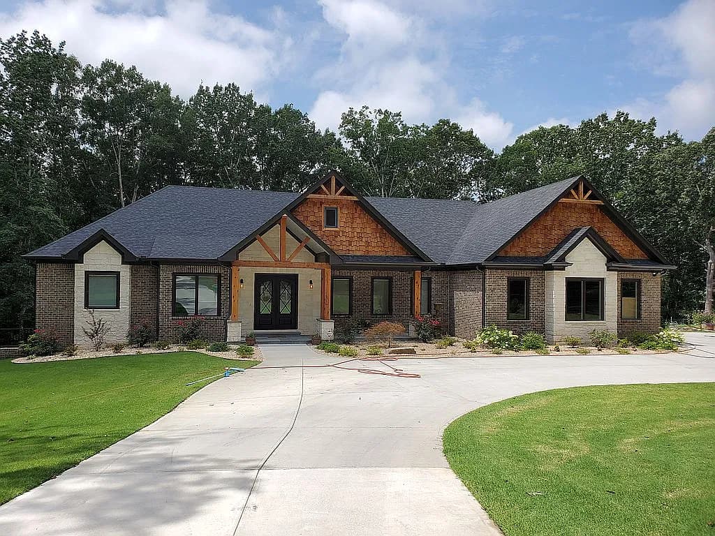4255 Tuggle Rd — exterior photo