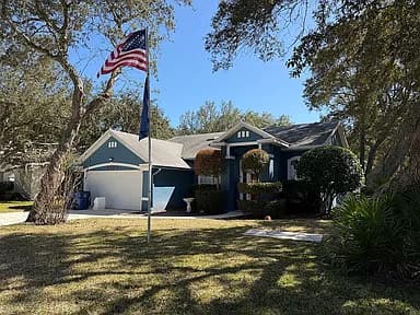 2104 Canterbury Ln — exterior photo