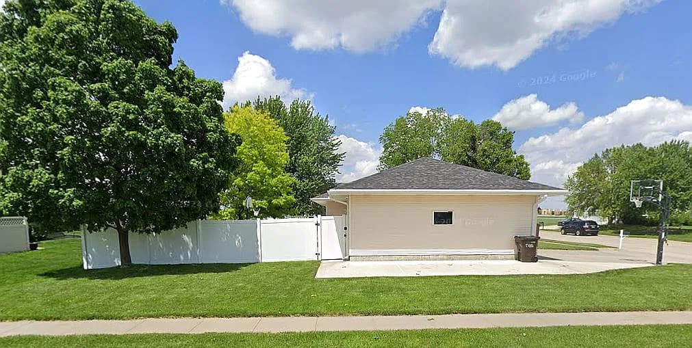 3758 36th Ave — exterior photo
