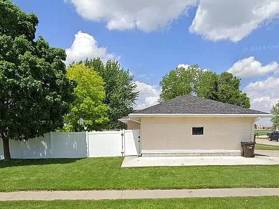 3758 36th Ave — exterior photo