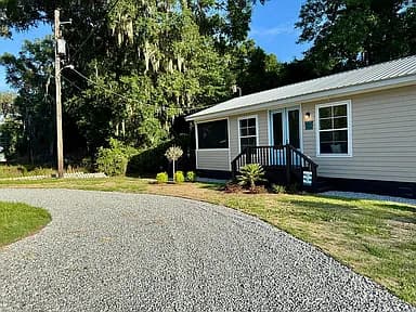 1076 Blue N Hall Rd SE — exterior photo