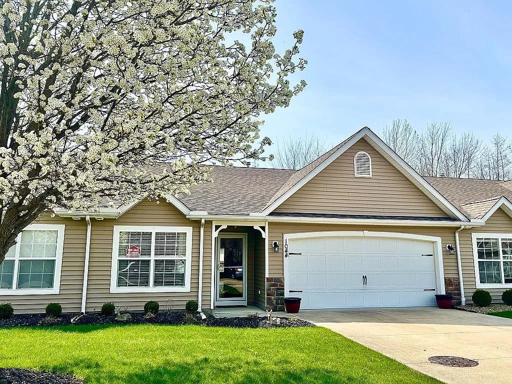 1044 Zephyr Ln — exterior photo