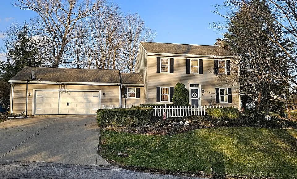 918 Neil Armstrong Dr — exterior photo