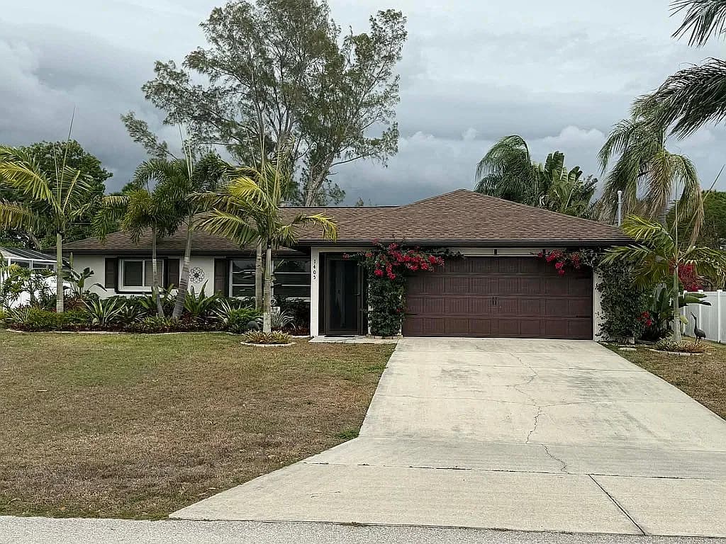 1405 SW 5th Pl — exterior photo