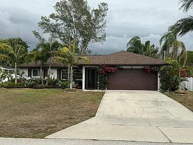 1405 SW 5th Pl — exterior photo