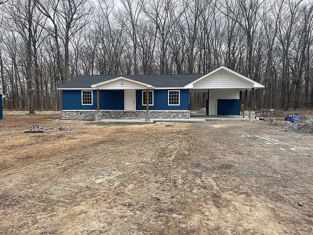 17301 Highway 64 — exterior photo