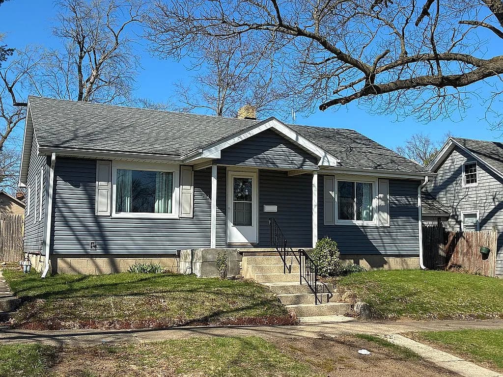 724 Dupage St — exterior photo