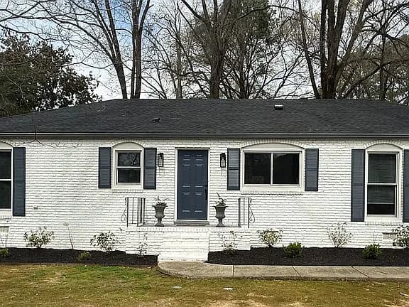 27 Ayers Dr — exterior photo