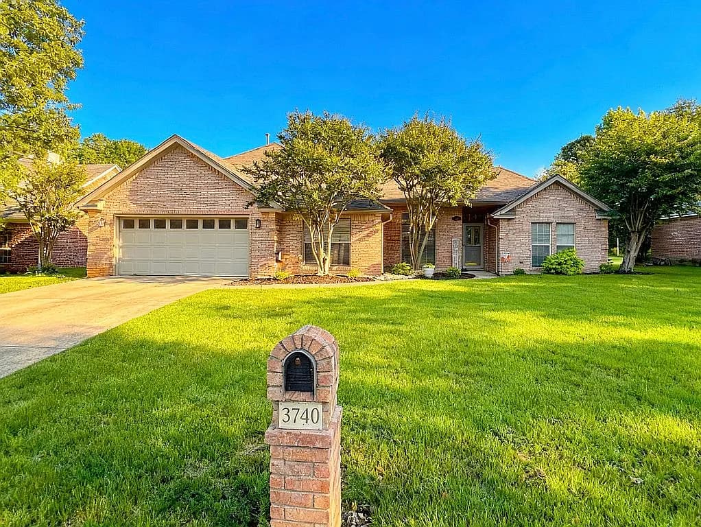 3740 Marleigh Dr — exterior photo