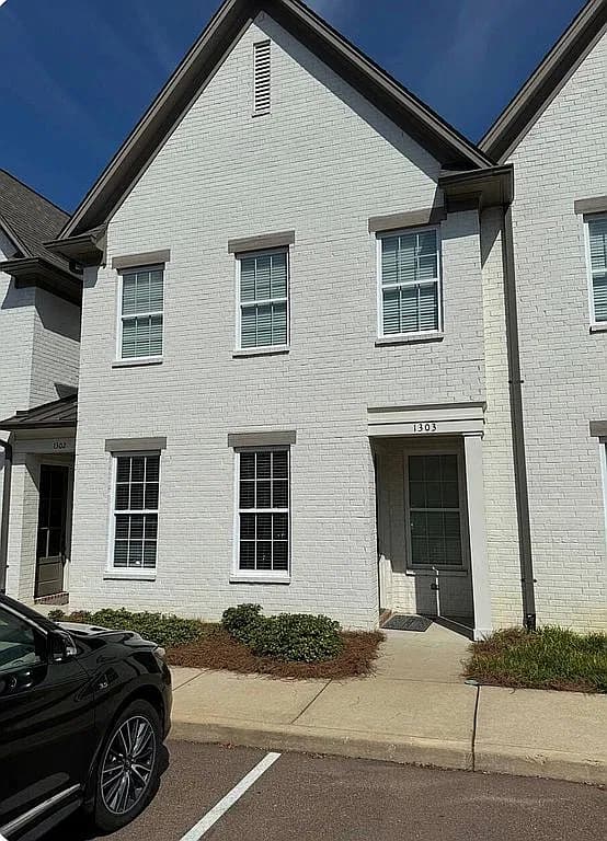 102 Farm View Dr APT 1303 — exterior photo