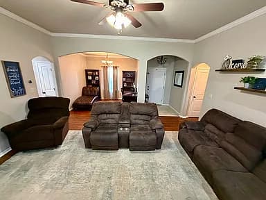 1025 Hamilton Cir — exterior photo