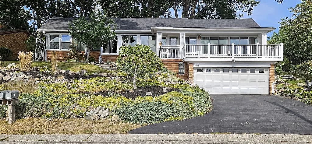 2861 Woodbine Dr — exterior photo