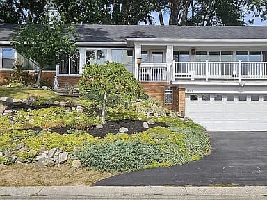 2861 Woodbine Dr — exterior photo