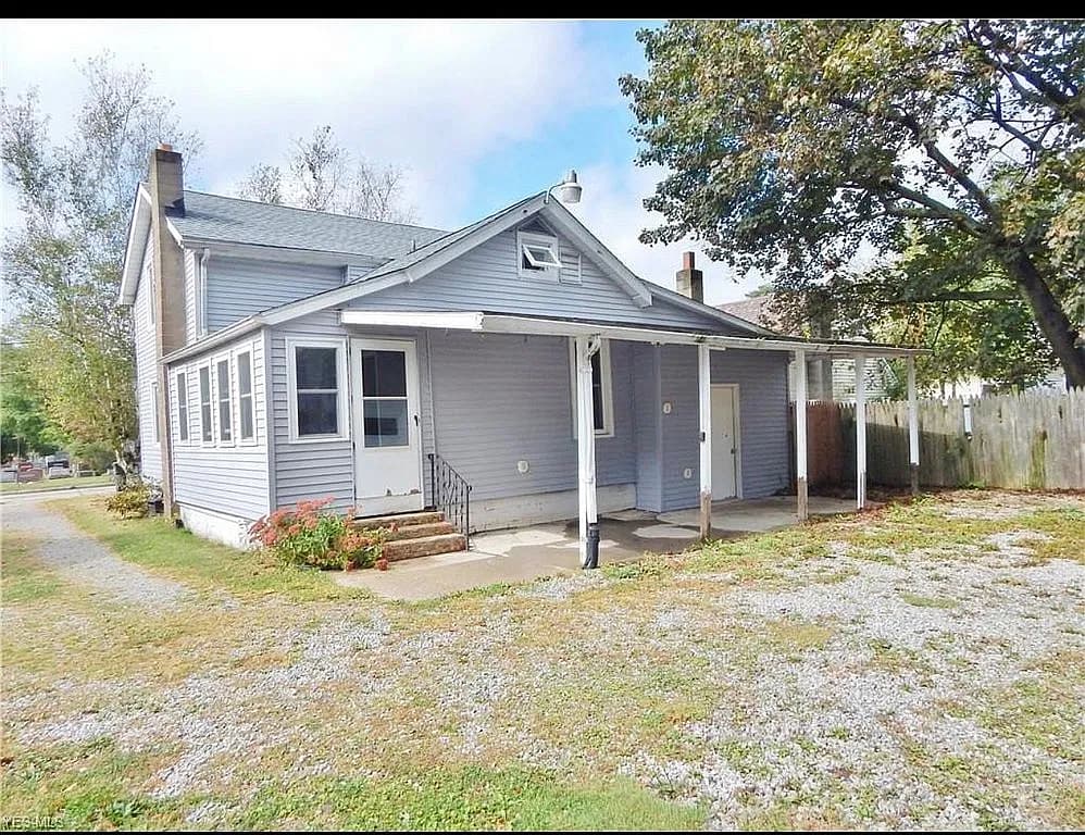 229 Beck St — exterior photo