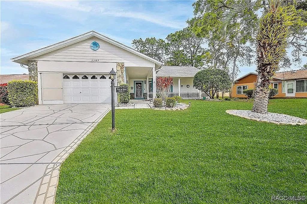 7107 Pond View Ct — exterior photo