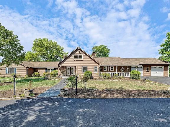 15993 Smith Mountain Lake Pkwy — exterior photo