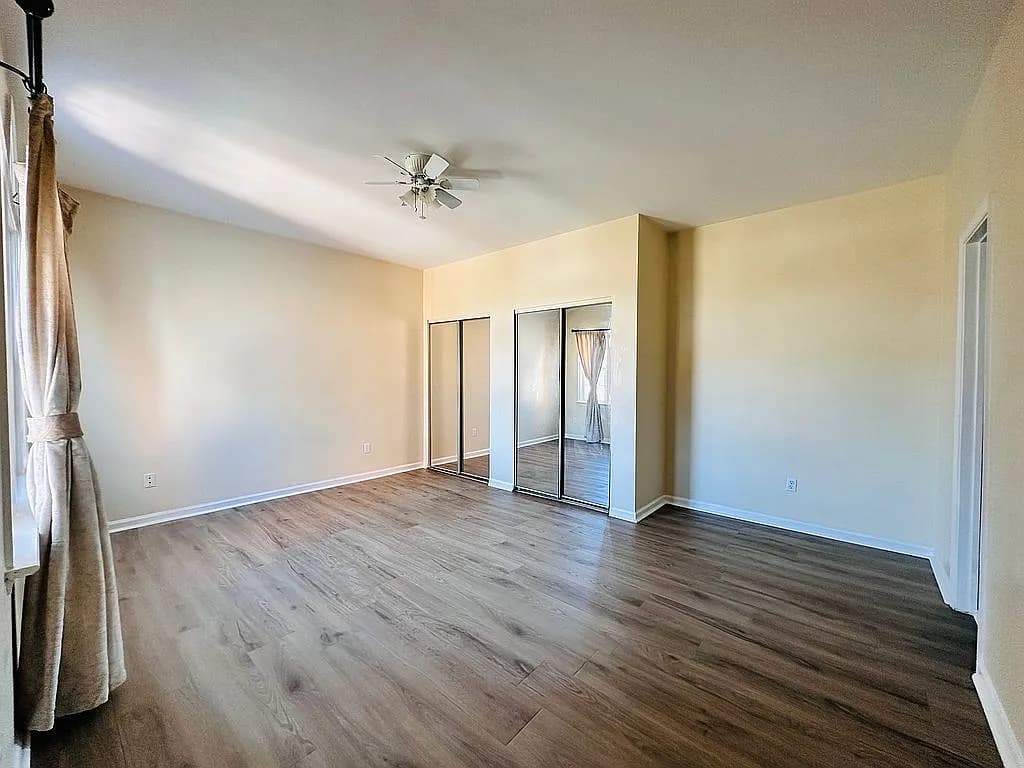 303 Amersham Dr Unit C — exterior photo
