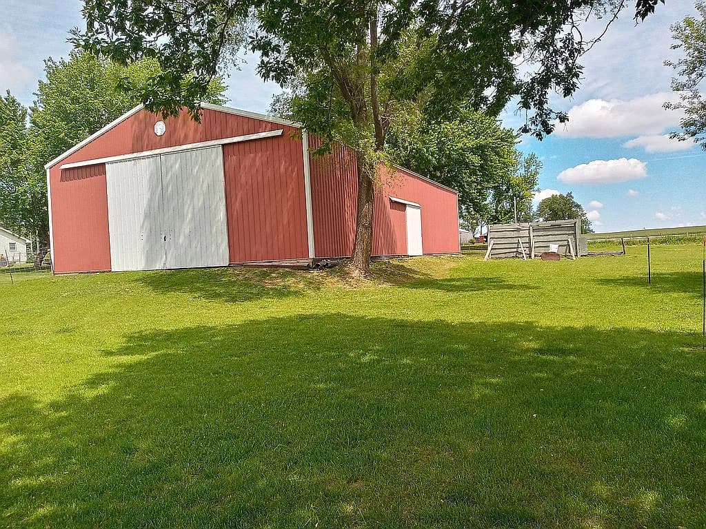 7019 Marengo Rd — exterior photo