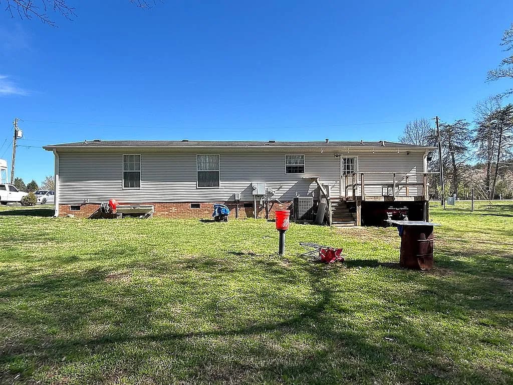1090 Chestnut Grove Rd — exterior photo