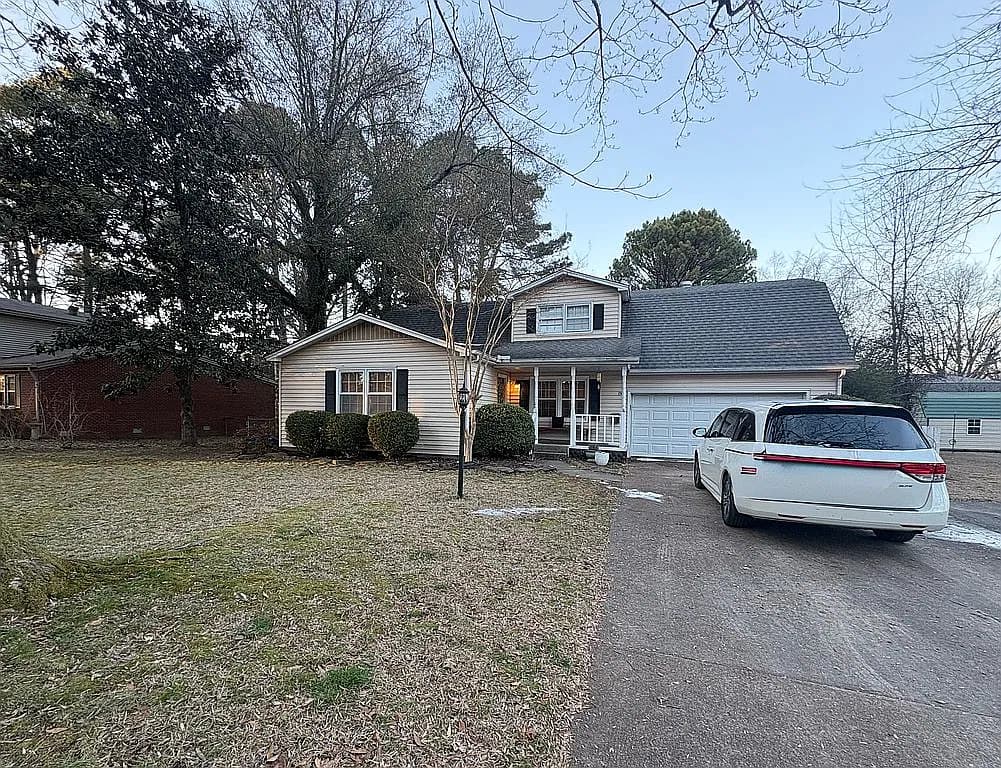1504 Randall Dr — exterior photo